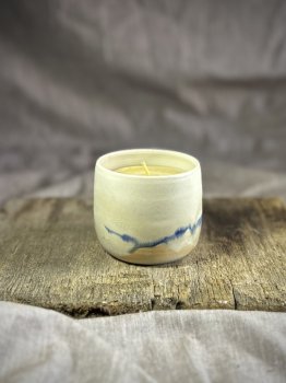 Becher mit Bienenwachskerze