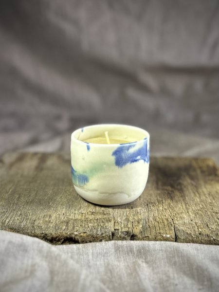 Becher mit Bienenwachskerze